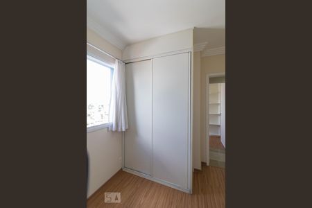 Apartamento para alugar com 72m², 3 quartos e 2 vagas Apartamento para alugar com 72m², 3 quartos e 2 vagasQuarto 2 detalhe