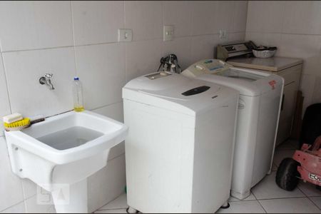 Casa à venda com 204m², 3 quartos e 6 vagasLavanderia