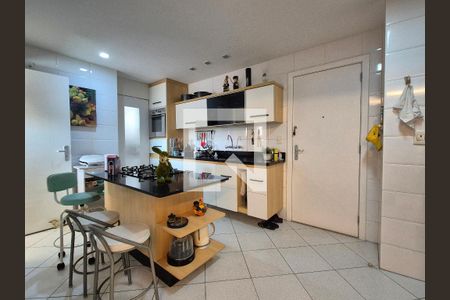 Apartamento à venda com 190m², 3 quartos e 2 vagasCozinha