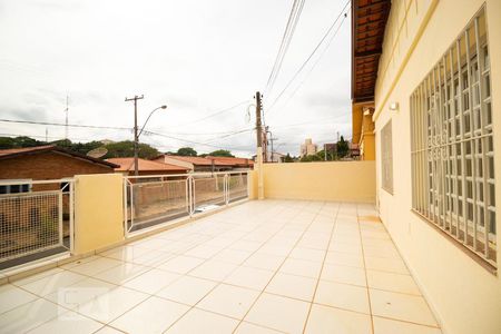Casa à venda com 100m², 3 quartos e 2 vagasVaranda