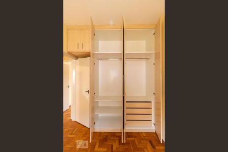 Casa à venda com 100m², 3 quartos e 2 vagasQuarto 02 - Armário