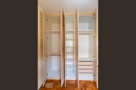 Casa à venda com 100m², 3 quartos e 2 vagasQuarto 01 - Armário
