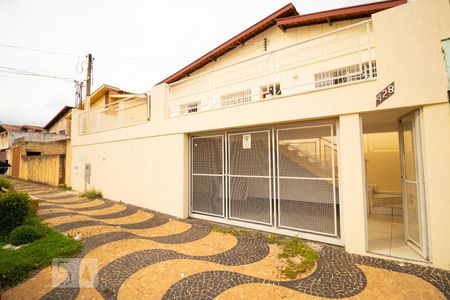 Casa à venda com 100m², 3 quartos e 2 vagasFachada