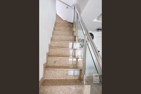 Apartamento à venda com 198m², 3 quartos e 2 vagasEscada