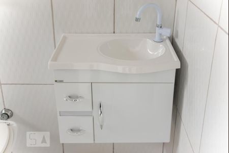 Casa para alugar com 60m², 1 quarto e sem vagaDetalhe do banheiro