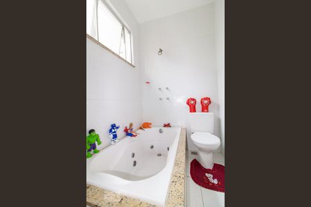 Casa à venda com 200m², 6 quartos e 4 vagasCasa Principal - Banheiro da Suíte 2