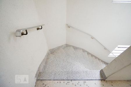 Apartamento à venda com 68m², 1 quarto e sem vagaEscada