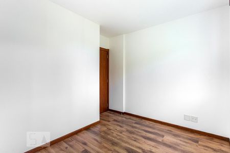 Quarto 1 de apartamento para alugar com 3 quartos, 80m² em Jardim Carvalho, Porto Alegre