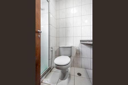 Banheiro da Suíte de apartamento para alugar com 3 quartos, 80m² em Jardim Carvalho, Porto Alegre