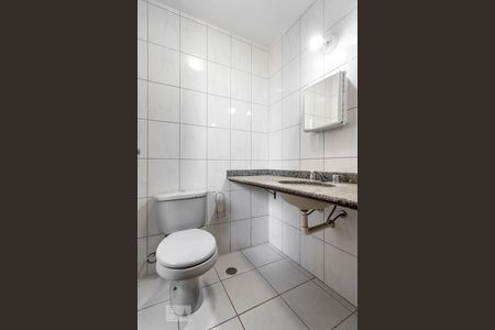 Banheiro da Suíte de apartamento para alugar com 3 quartos, 80m² em Jardim Carvalho, Porto Alegre