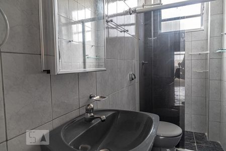 Banheiro de apartamento para alugar com 1 quarto, 45m² em Vila Buarque, São Paulo