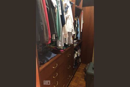 Casa à venda com 150m², 3 quartos e 2 vagasSuíte