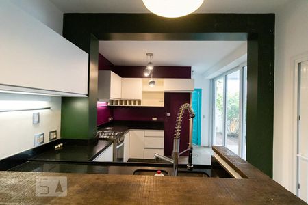 Casa para alugar com 220m², 3 quartos e 2 vagas Casa para alugar com 220m², 3 quartos e 2 vagasCozinha