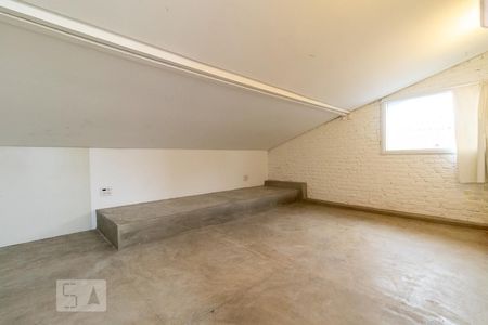Casa para alugar com 220m², 3 quartos e 2 vagas Casa para alugar com 220m², 3 quartos e 2 vagasSótão - quarto 2