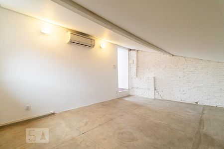 Casa para alugar com 220m², 3 quartos e 2 vagas Casa para alugar com 220m², 3 quartos e 2 vagasSótão - quarto 2