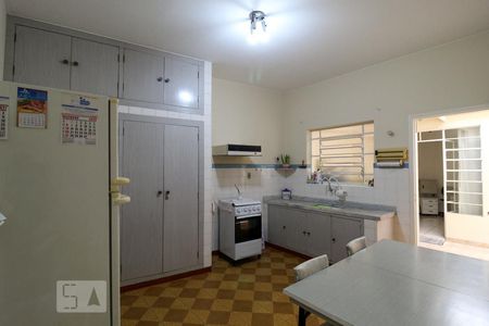 Casa à venda com 235m², 3 quartos e 2 vagasCozinha