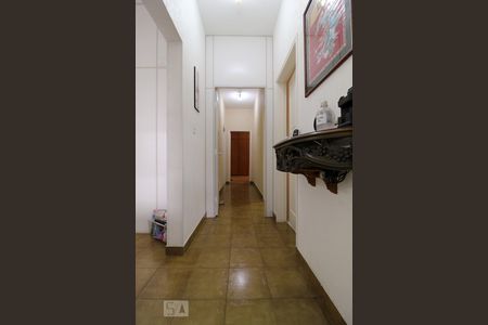 Casa à venda com 235m², 3 quartos e 2 vagasCorredor