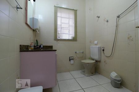 Casa à venda com 235m², 3 quartos e 2 vagasBanheiro