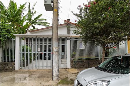 Casa à venda com 235m², 3 quartos e 2 vagasFachada