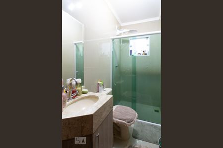 Casa à venda com 230m², 3 quartos e 3 vagasBanheiro da Suíte 2