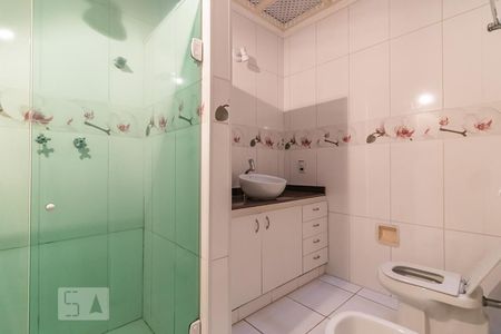 Casa de condomínio para alugar com 900m², 8 quartos e 4 vagas Casa de condomínio para alugar com 900m², 8 quartos e 4 vagasBanheiro da Suíte 2