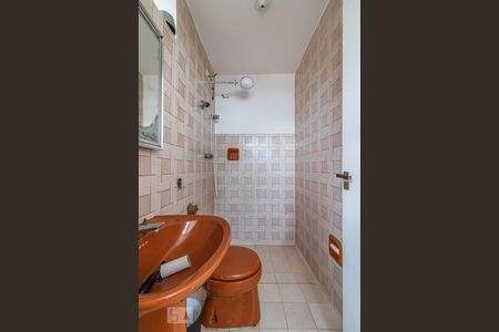 Casa de condomínio para alugar com 900m², 8 quartos e 4 vagas Casa de condomínio para alugar com 900m², 8 quartos e 4 vagasBanheiro de Serviço