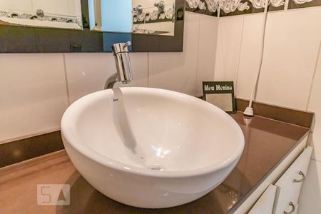 Casa de condomínio para alugar com 900m², 8 quartos e 4 vagas Casa de condomínio para alugar com 900m², 8 quartos e 4 vagasBanheiro 1 da Suíte 3