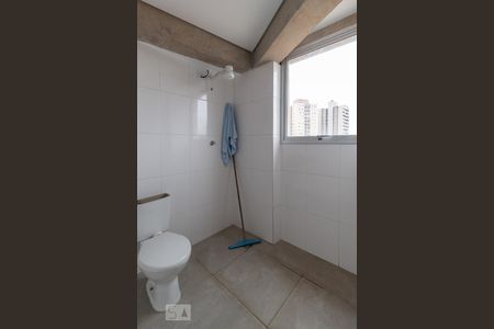 Banheiro de kitnet/studio para alugar com 1 quarto, 20m² em Vila Indiana, São Paulo