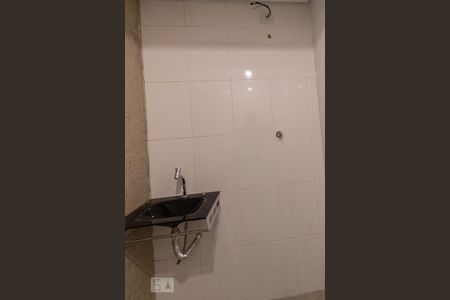 Banheiro de kitnet/studio para alugar com 1 quarto, 20m² em Vila Indiana, São Paulo