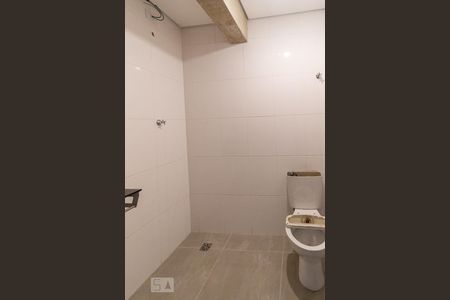Banheiro de kitnet/studio para alugar com 1 quarto, 20m² em Vila Indiana, São Paulo
