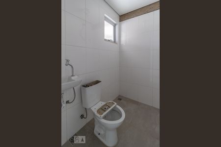 Banheiro de kitnet/studio para alugar com 1 quarto, 20m² em Vila Indiana, São Paulo