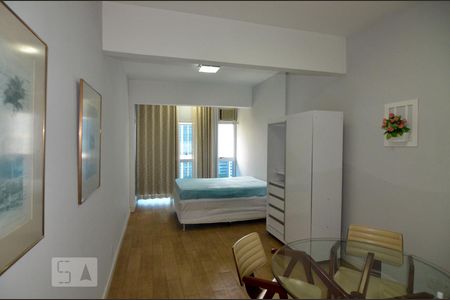 Sala / Quarto de kitnet/studio para alugar com 1 quarto, 31m² em Centro, Rio de Janeiro