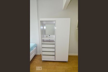 Sala / Quarto de kitnet/studio para alugar com 1 quarto, 31m² em Centro, Rio de Janeiro