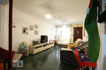 Casa à venda com 110m², 2 quartos e 2 vagasSala
