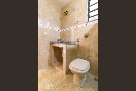 Casa para alugar com 130m², 2 quartos e sem vaga Casa para alugar com 130m², 2 quartos e sem vagaBanheiro Social