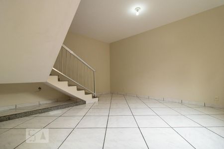 Sala de casa para alugar com 2 quartos, 130m² em Braz de Pina, Rio de Janeiro