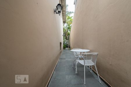 Casa à venda com 170m², 4 quartos e 5 vagasCorredor Lateral 