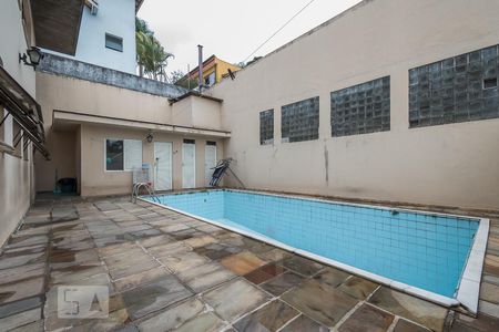 Casa à venda com 170m², 4 quartos e 5 vagasQuintal