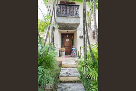 Casa à venda com 170m², 4 quartos e 5 vagasEntrada 