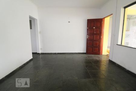 Casa para alugar com 200m², 3 quartos e 2 vagasSala