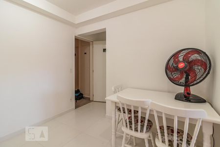 Sala de apartamento para alugar com 1 quarto, 50m² em Empresarial 18 do Forte, Barueri