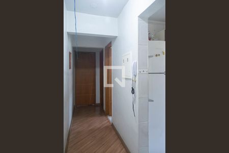Corredor de apartamento à venda com 2 quartos, 50m² em Vila Vitorio Mazzei, São Paulo