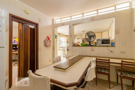 Casa à venda com 280m², 3 quartos e 6 vagas Casa à venda com 280m², 3 quartos e 6 vagasCozinha