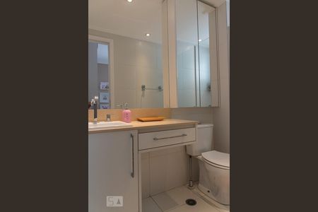 Apartamento à venda com 144m², 3 quartos e 3 vagas Apartamento à venda com 144m², 3 quartos e 3 vagasBanheiro da Suíte 2