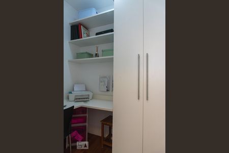 Apartamento à venda com 144m², 3 quartos e 3 vagas Apartamento à venda com 144m², 3 quartos e 3 vagasQuarto de Serviço