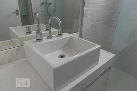Apartamento à venda com 144m², 3 quartos e 3 vagas Apartamento à venda com 144m², 3 quartos e 3 vagasBanheiro da Suíte 1