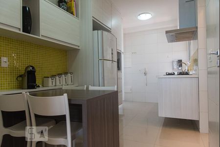 Apartamento à venda com 144m², 3 quartos e 3 vagas Apartamento à venda com 144m², 3 quartos e 3 vagasCozinha