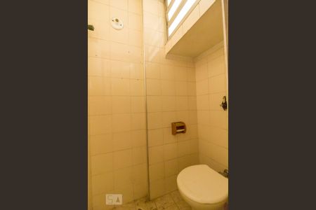 Banheiro de Serviço de apartamento para alugar com 3 quartos, 80m² em Parque São Domingos, São Paulo