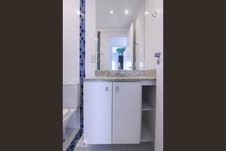 Apartamento à venda com 67m², 2 quartos e 1 vagaBanheiro Social