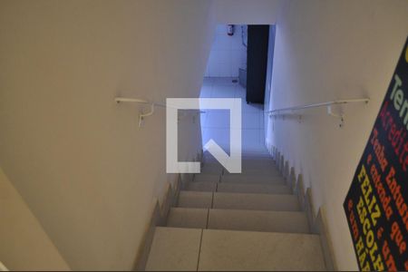 Escada de kitnet/studio à venda com 19 quartos, 800m² em Vila Mazzei, São Paulo